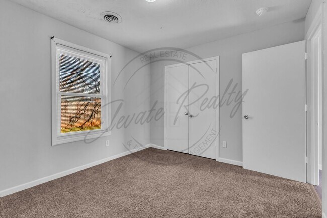 Building Photo - Affordable 2BR Ranch Duplex in N. Columbia — Move-In Special!