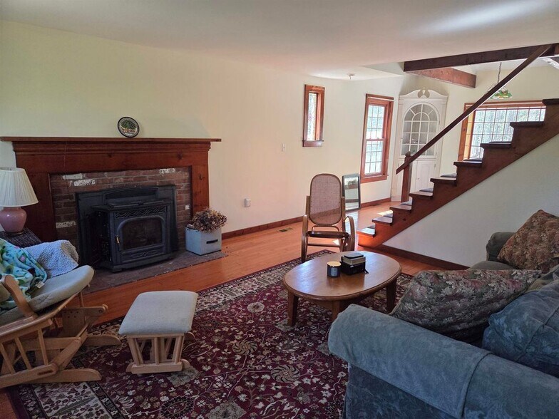 Building Photo - 43 Casalis