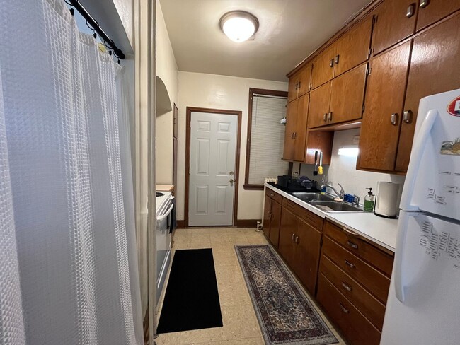 Building Photo - 2128-2130 E 2nd St