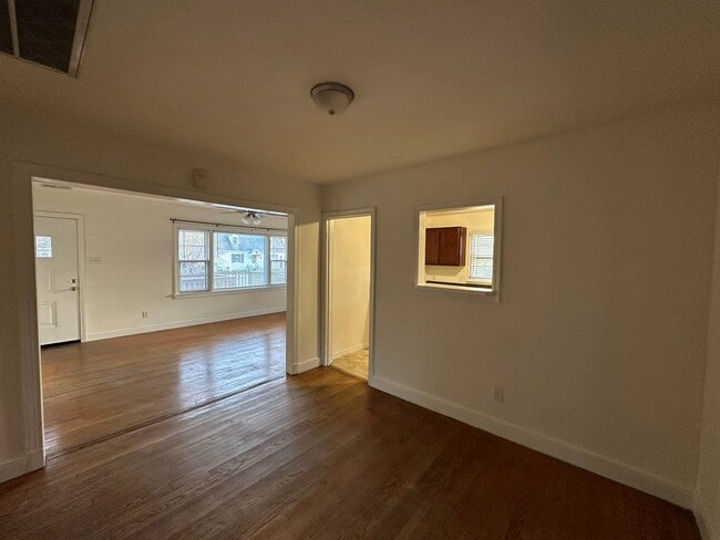 Building Photo - Rancher with Large Back Yard!