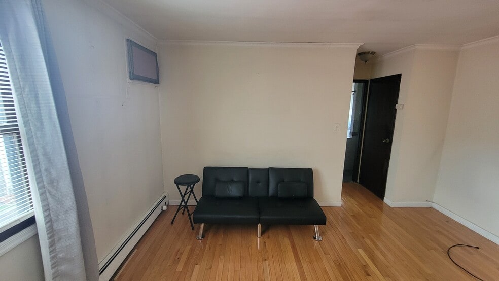 Building Photo - 56 68th St