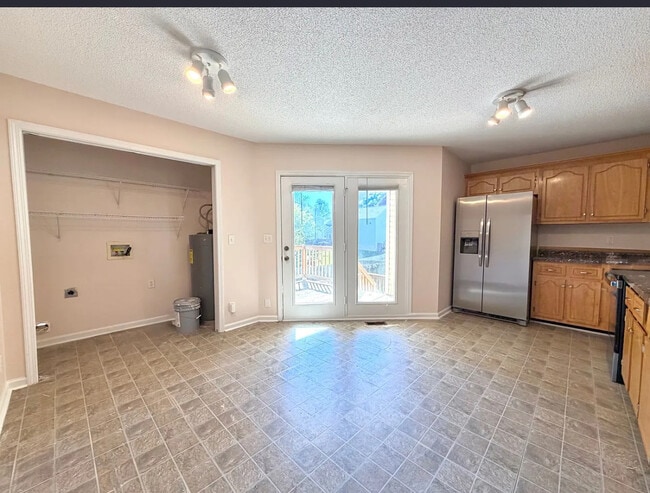Building Photo - 120 Maxwell Dr