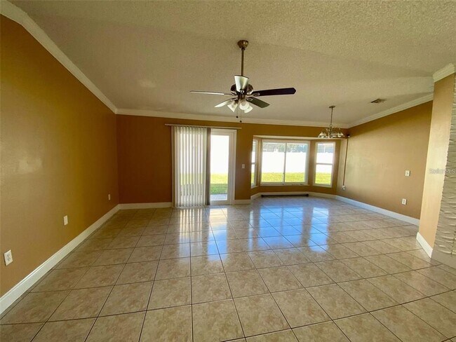 Building Photo - 880 Nelson Dr