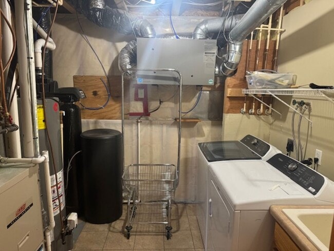 Building Photo - Gorgeous 6 Bed/3 Bath/3 Garage SFH with Screened in Porch, and Firepit in Minnetrista!