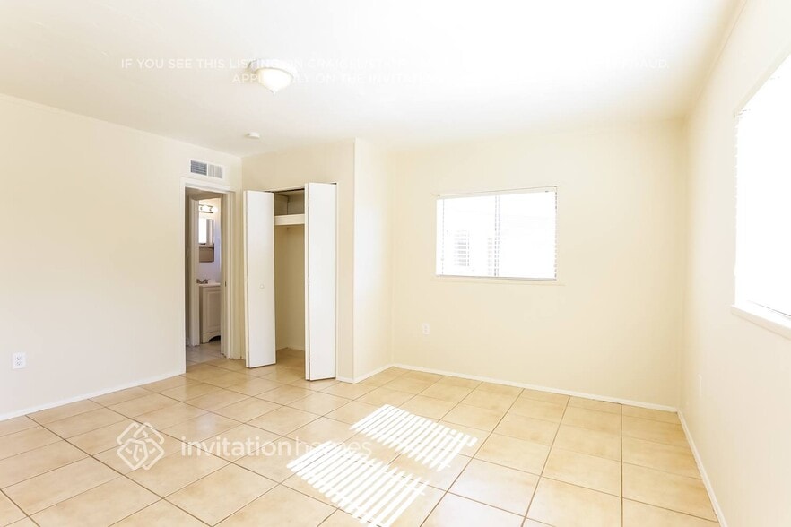Building Photo - 5611 N 65th Ave