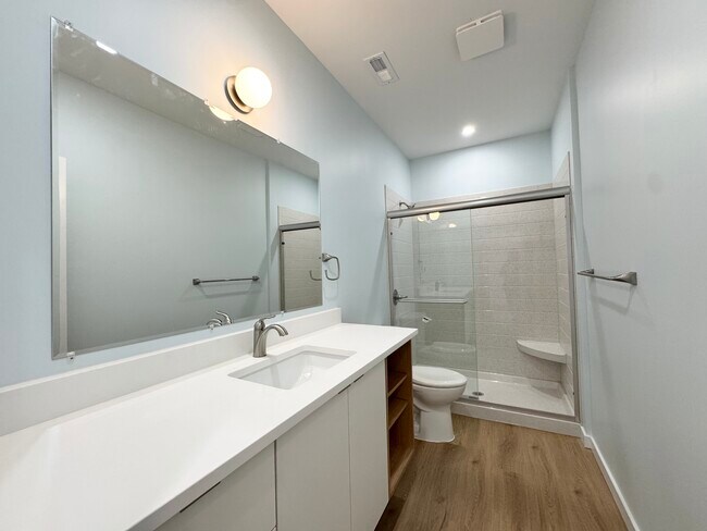 Building Photo - 517 Gillis St