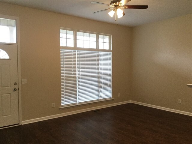 Building Photo - 121 Luna Lane