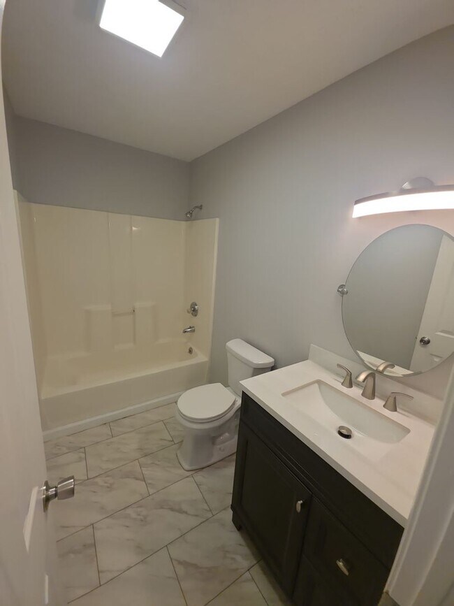 Building Photo - Newly Updated 2-Bedroom Apartment in Sparta with Lawn Care Included