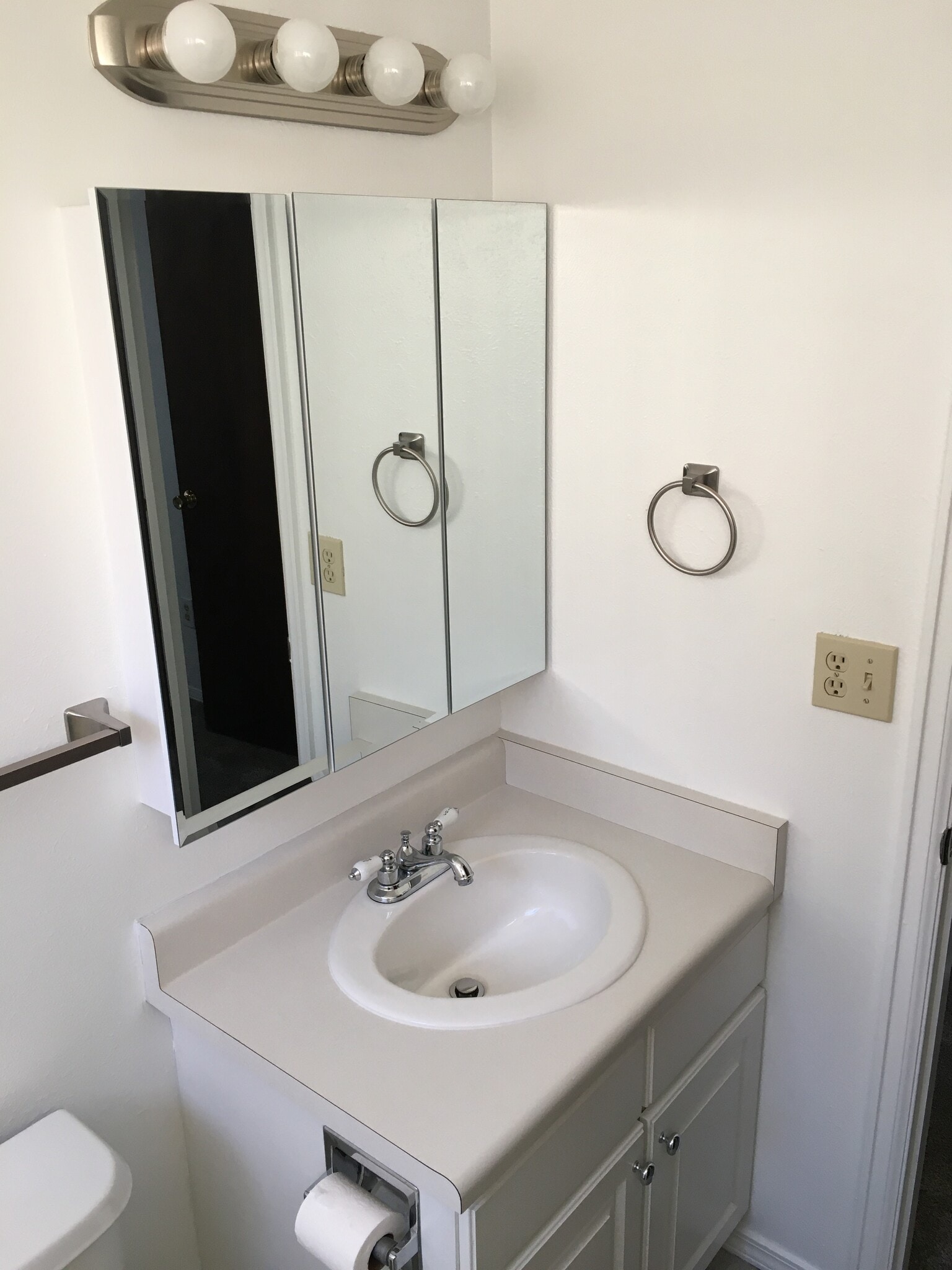 Bathroom - 4685 Robb St