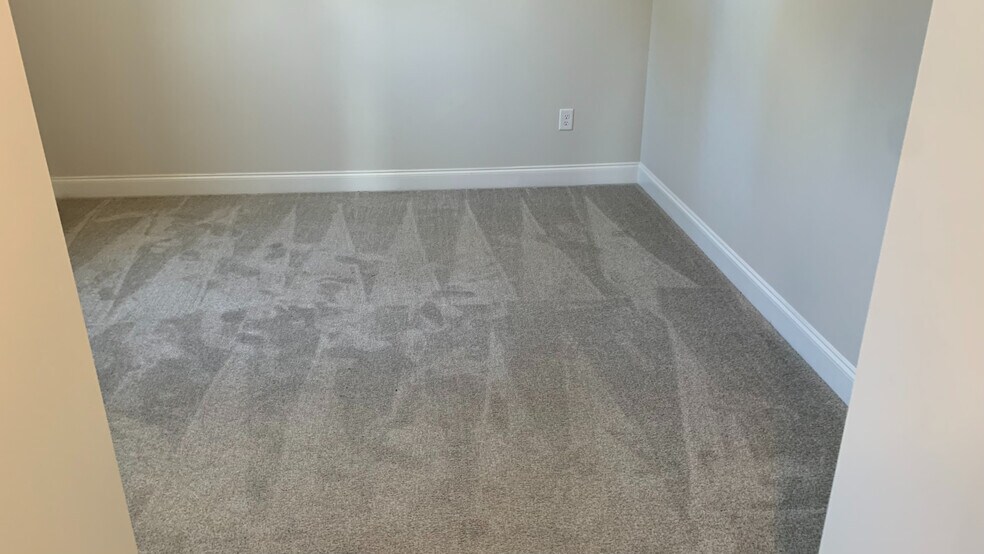 Building Photo - Room in House on Gunderson Ln