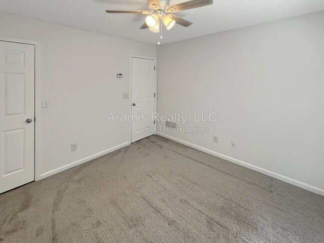 Building Photo - 3755 Pine Village Pl