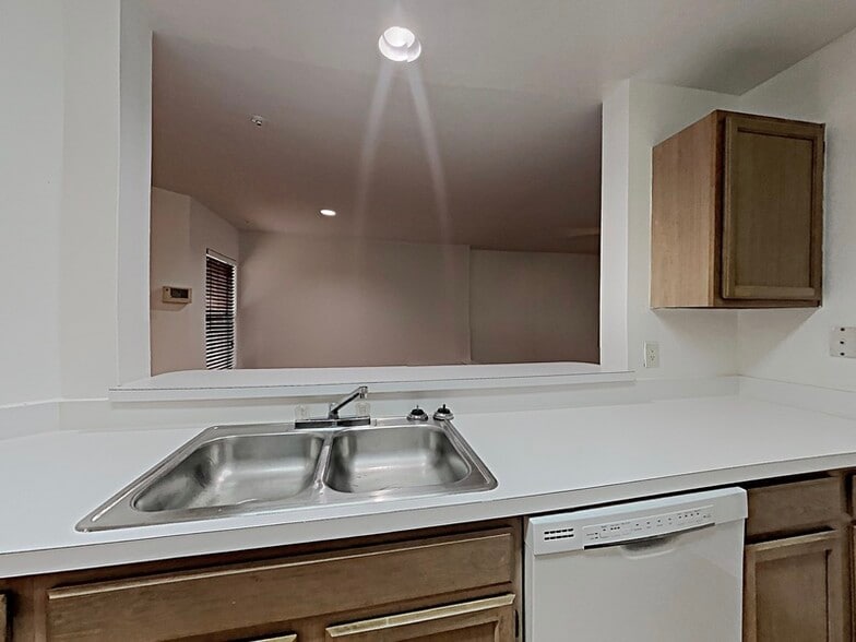 Building Photo - 490 N Pin Oak Pl