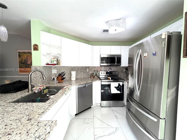 Building Photo - 4631 SW 154th Pl
