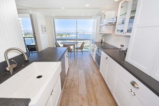 Building Photo - 1720 Avenida Del Mundo