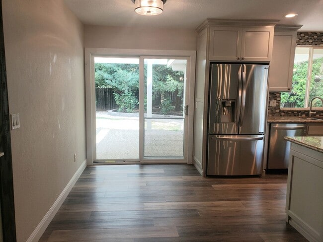 Building Photo - Beautifully Updated Single Level