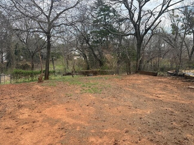 Building Photo - 730 S Littler Ave