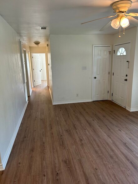 Building Photo - 317 W McLain Dr