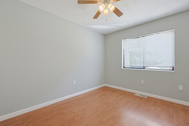 Building Photo - 167 Greenbrook Dr
