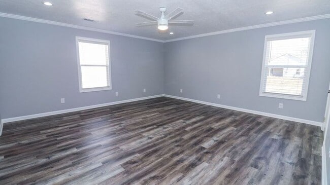 Building Photo - 424 N Monroe Ave