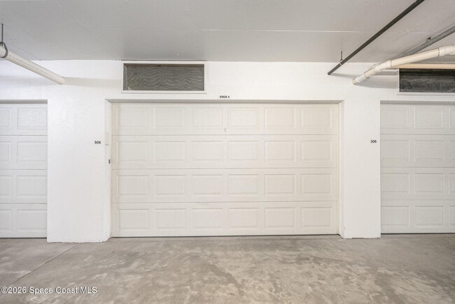 Building Photo - 8961 Lake Dr