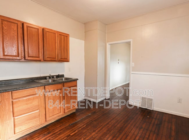 Building Photo - 1501 Henning Ave