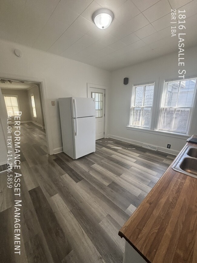 Building Photo - Newly Remodeled 2 Bed 1 Bath Lower