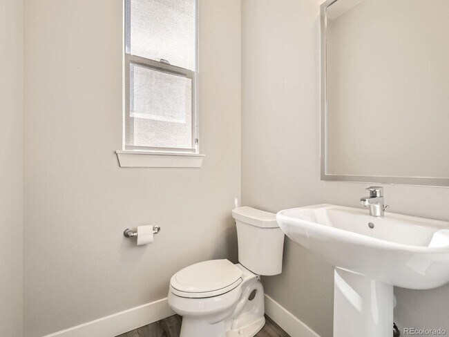 Building Photo - 2 bedroom townhome in Northfield Central Park Denver.