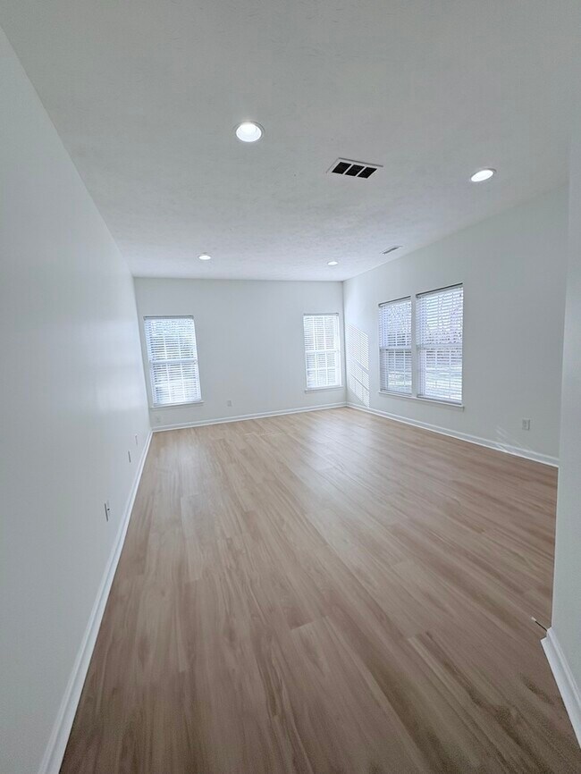 Building Photo - Charming 3 beds 2.5 baths in The Reserves of Beavercreek!