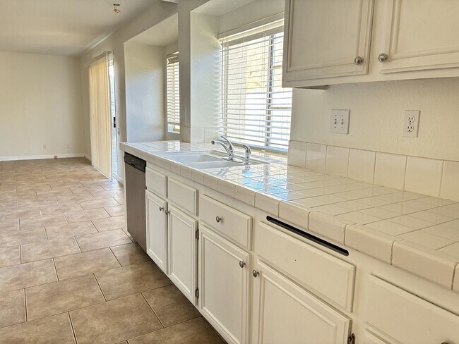 Building Photo - Newly Updated 4-bedroom, 3-bathroom home located in a great area of San Bernardino