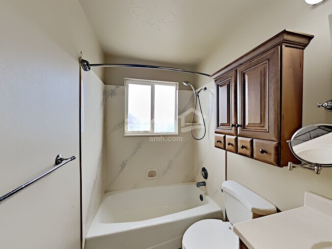 Building Photo - 342 N 75 W