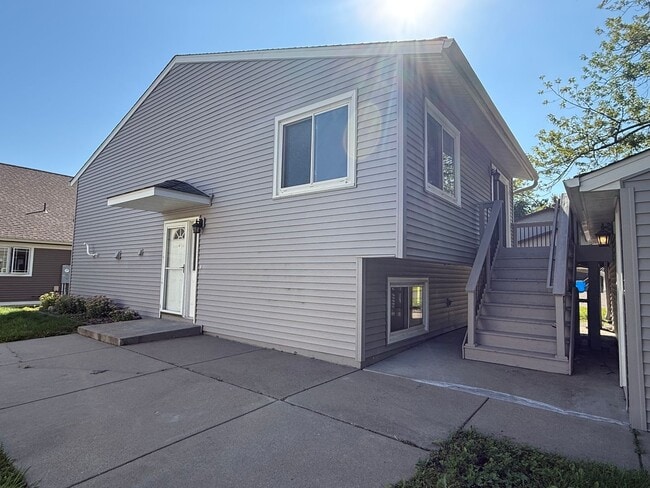 Building Photo - Woodbury 3 Bed 2 Bath Single Family Home