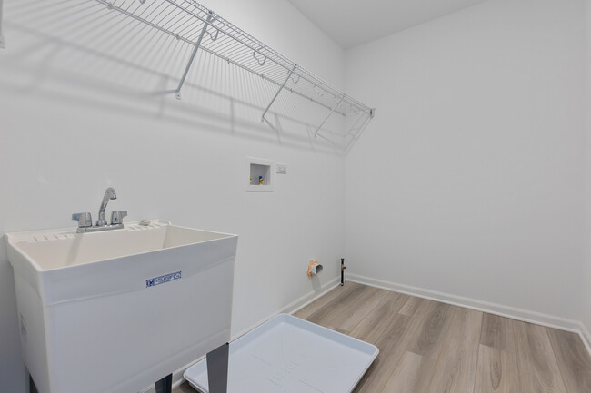 Building Photo - 541 Wolverine Dr