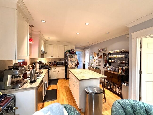 Building Photo - 133 Erie St