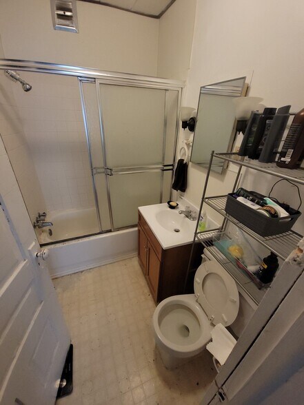 Building Photo - 134 Niagara St