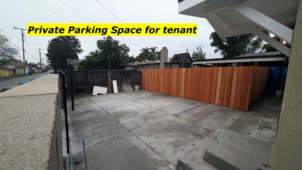 Building Photo - 14962 Lambert Rd