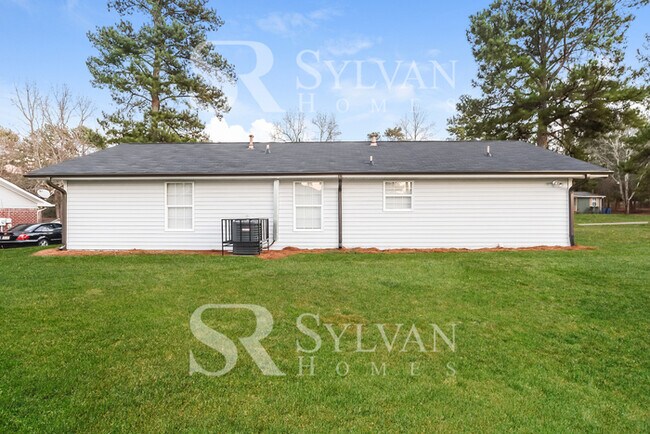 Building Photo - Lovely 3BR 1BA Home