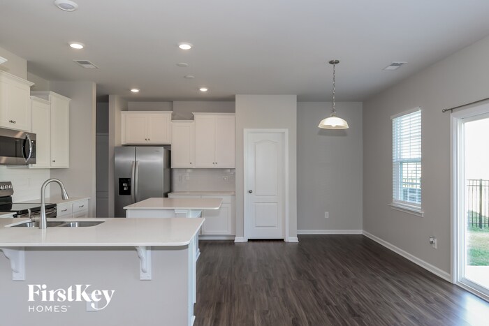 Building Photo - 16021 Pela Croix Dr