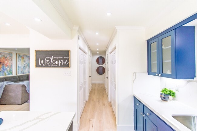 Building Photo - 5805 Valley Forge Dr