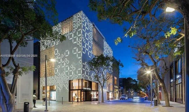 Building Photo - 524 NE 65th St