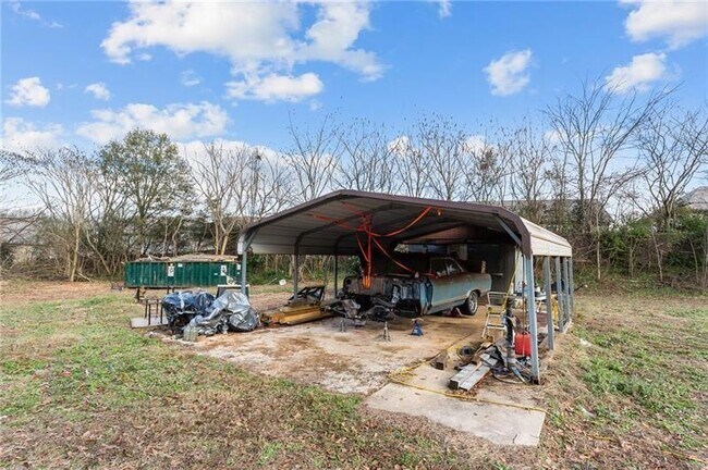 Building Photo - 3685 Settingdown Rd
