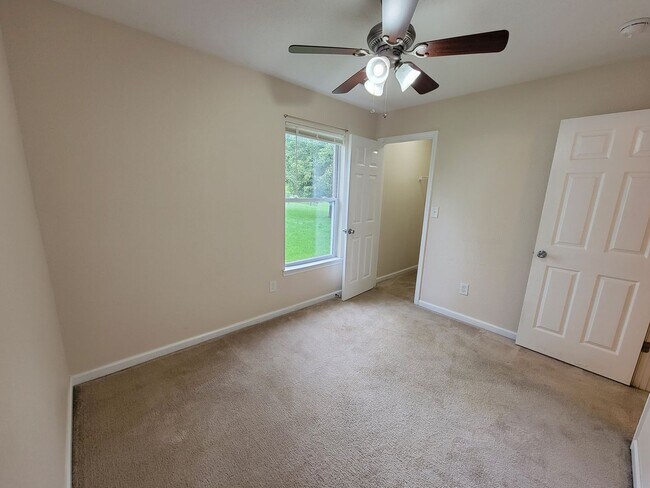 Building Photo - Single family home in The Highlands