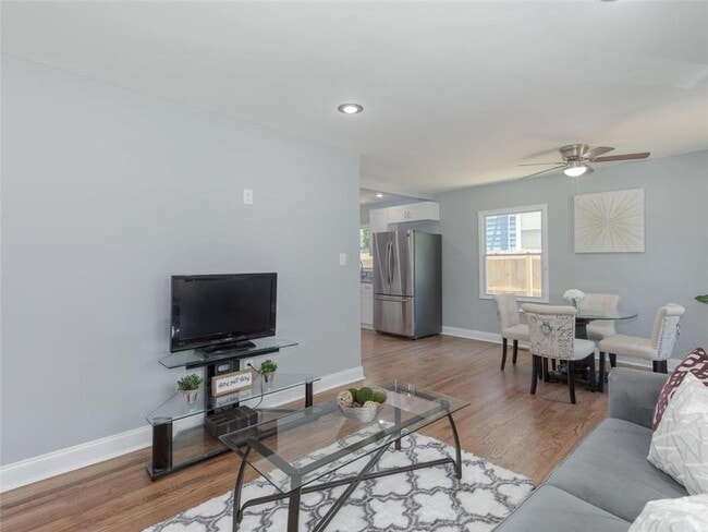 Building Photo - 1377 Avon Ave SW