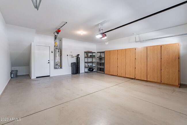 Building Photo - 2943 E Quiet Hollow Ln