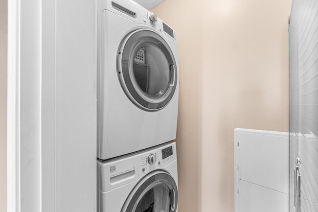 Building Photo - 701 S Olive Ave