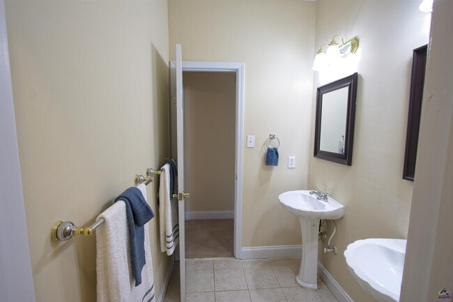 Building Photo - 141 Gleneagle Dr