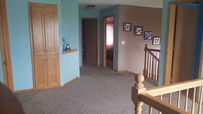 Building Photo - Spacious 4bed 3.5bath Single Family Home in Shakopee.  Featuring an in-home Theater