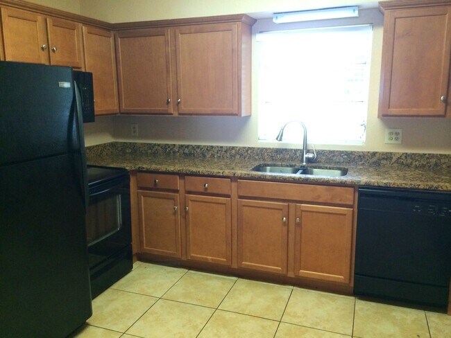 Building Photo - 6714 Nina Rosa Dr