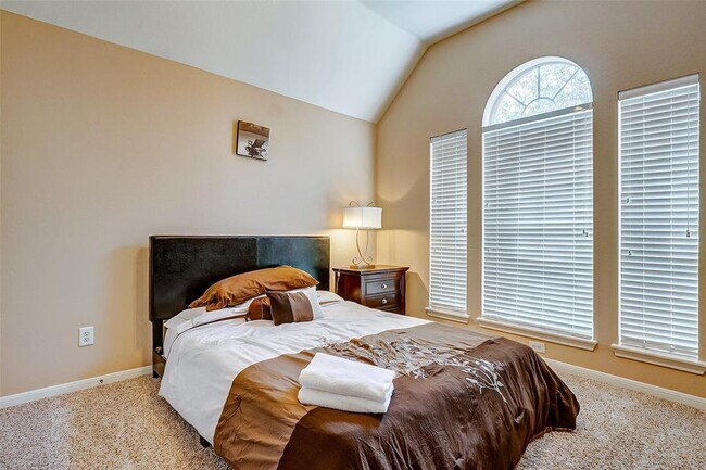 Building Photo - 2143 Hill Canyon Ct