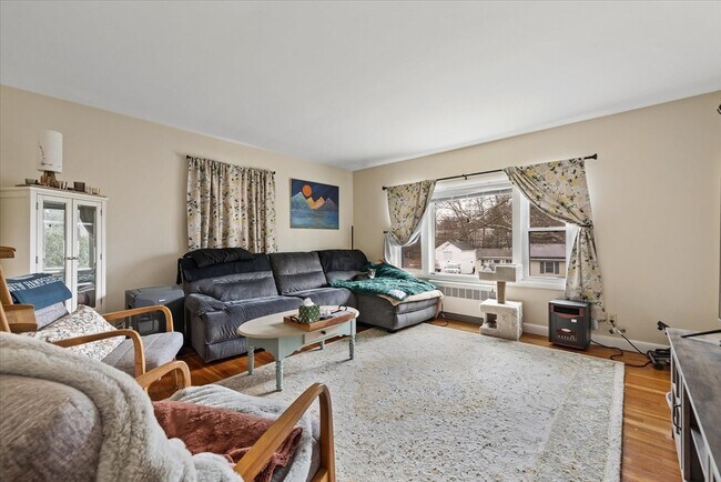 Building Photo - 7 Holbrook Rd