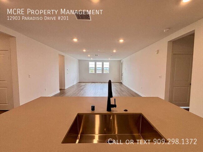 Building Photo - 12903 Paradiso Dr